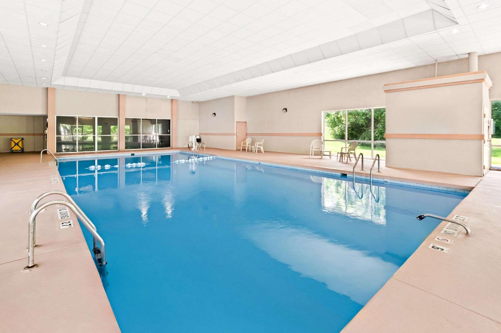 Quality Inn Dayton Airport Englewood Екстер'єр фото