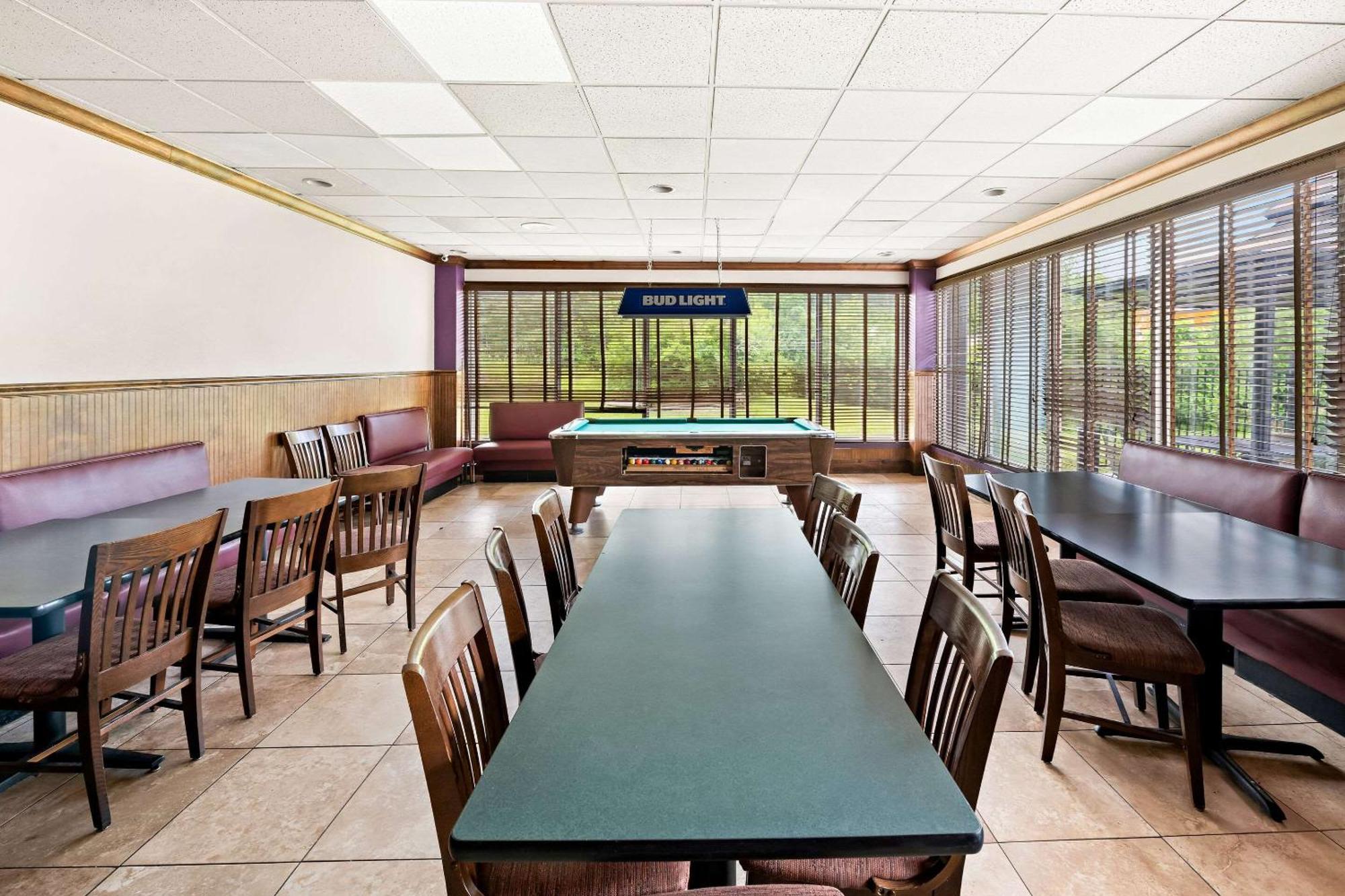 Quality Inn Dayton Airport Englewood Екстер'єр фото