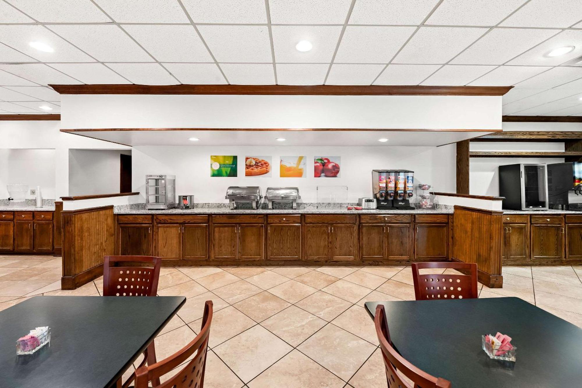 Quality Inn Dayton Airport Englewood Екстер'єр фото