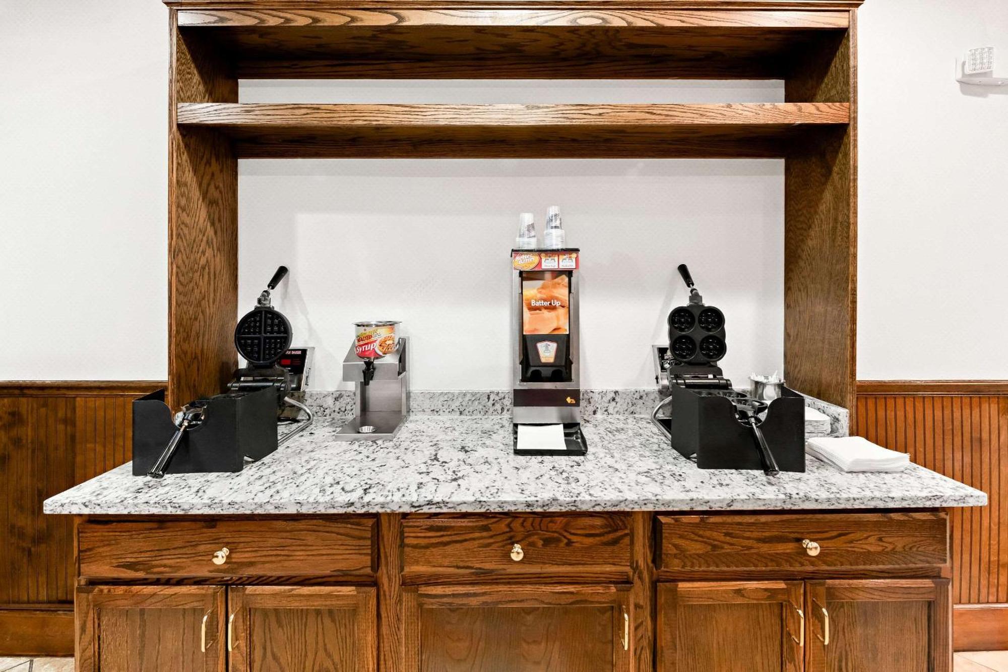 Quality Inn Dayton Airport Englewood Екстер'єр фото