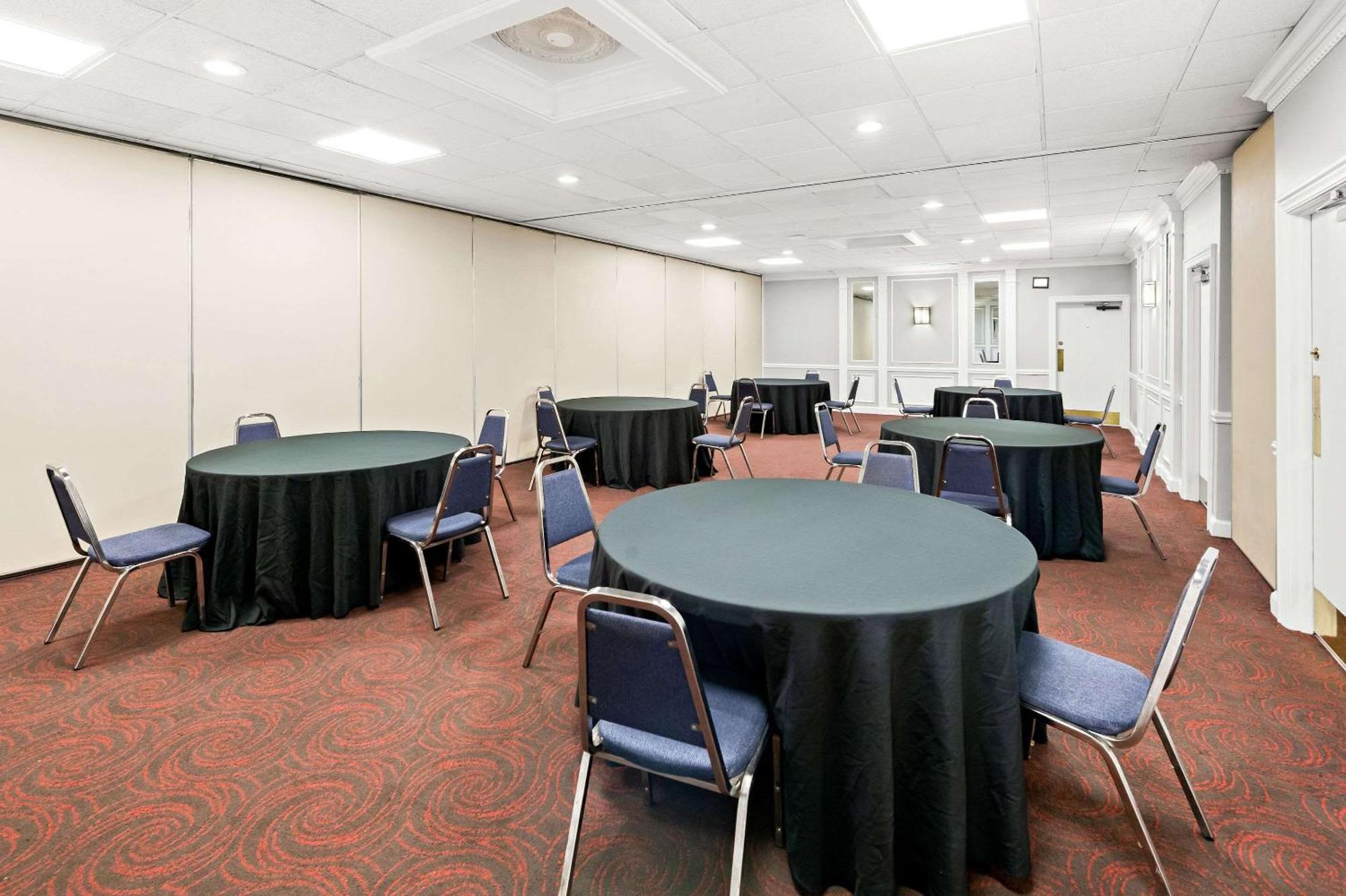 Quality Inn Dayton Airport Englewood Екстер'єр фото