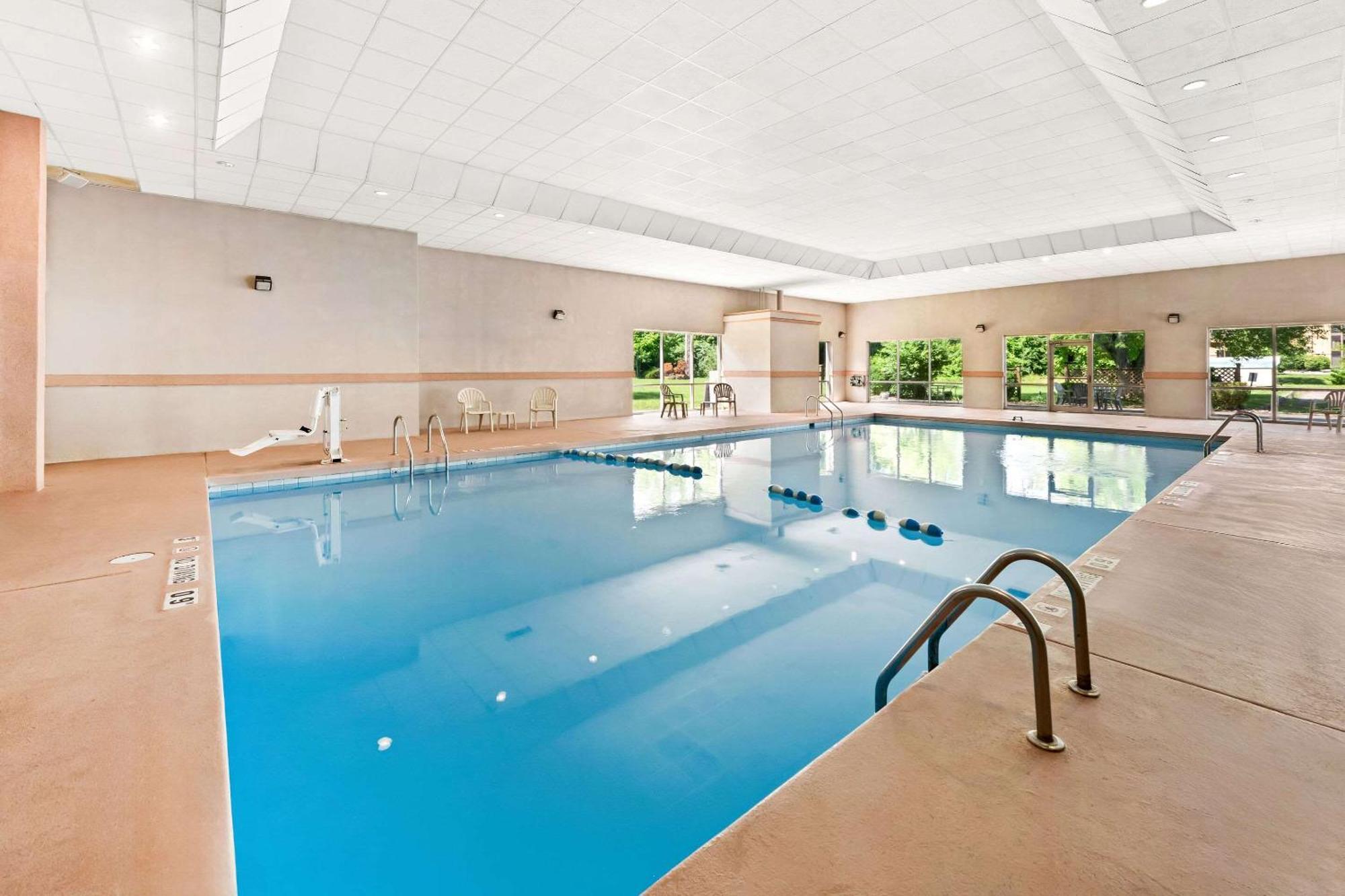Quality Inn Dayton Airport Englewood Екстер'єр фото