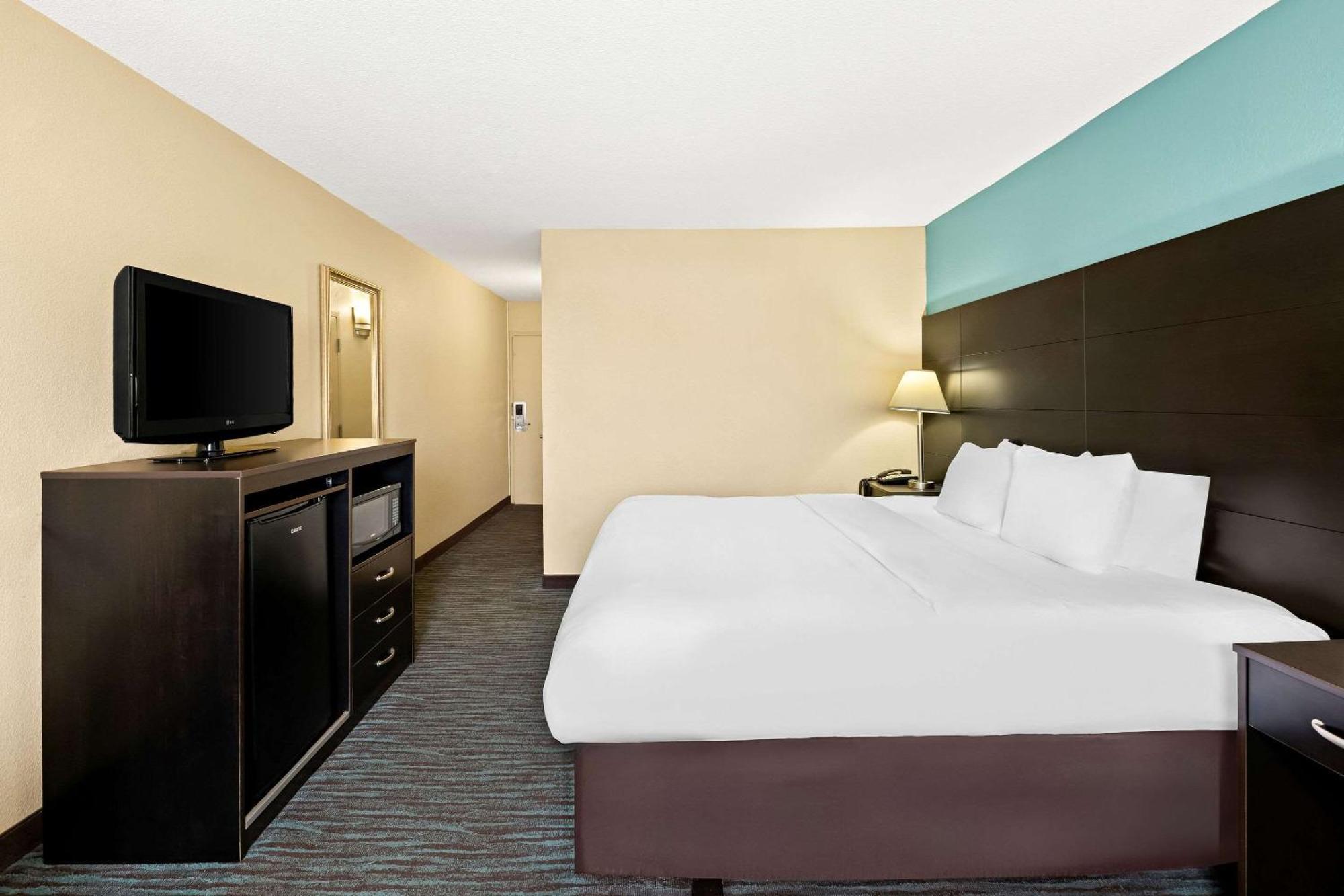 Quality Inn Dayton Airport Englewood Екстер'єр фото